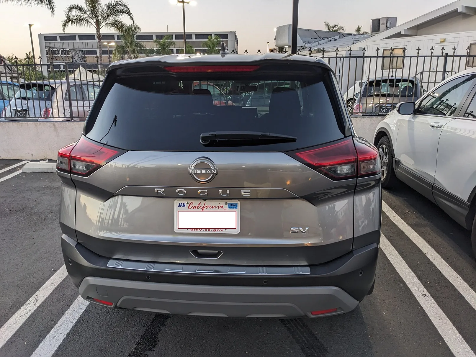 Nissan Rogue in the Comfort Inn parking lot